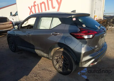 2021 Nissan Kicks Sv Xtronic Cvt z USA, uszkodzony, nr VIN 3N1CP5CV9ML479303